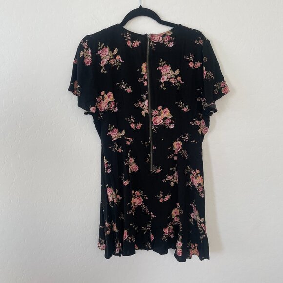 ⭐️ V Neck Floral Flutter Picnic Summer Boho Bohemian Classy Hippie Mini Dress - Picture 3 of 5